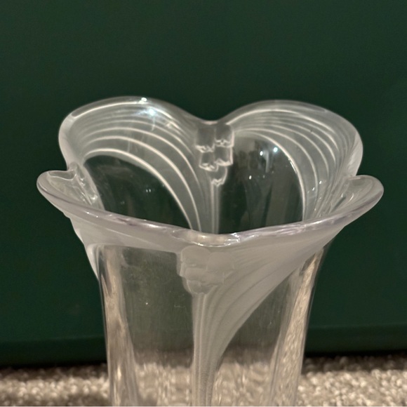 Vintage 6” Mikasa Lily of the Valley Vase in EUC - Picture 7 of 7